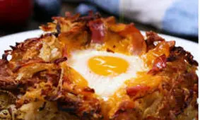 طریقه پخت نیمرو پنیری در کوکو سیب زمینی/ فیلم