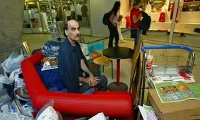 مرد ایرانی که ١٨ سال در فرودگاه پاریس زندگی کرد، درگذشت 