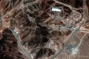 نمایش فیلم هایی از شلیک بمب های سنگرشکن GBU-57 به فوردو / پنتاگون ادعای نابودی تاسیسات هسته‌ای ایران را تکرار کرد / ویدئو