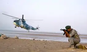 نخستین روز رزمایش ذوالفقار ۱۴۰۰ ارتش/ از شلیک فانتوم‌های نهاجا تا اجرای تاخت آب‌خاکی توسط تکاوران