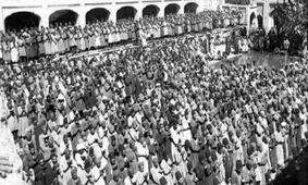 امامان جمعه دوره قاجار و پهلوی، مجیزگوی حکومت و دور از رنج های مردم بودند