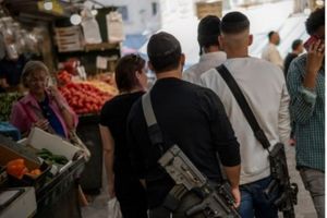 هجوم اسرائیلی‌ها به فروشگاه‌ها از بیم انتقام ایران / ویدئو