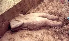 تندیس 2400 سالۀ یک فرمانروا با تاجی شبیه «گوش‌های میکی‌ماوس» 