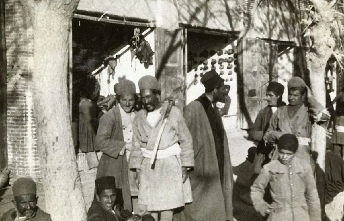 کارمندان در زمان قاجار چقدر حقوق می‌گرفتند؟