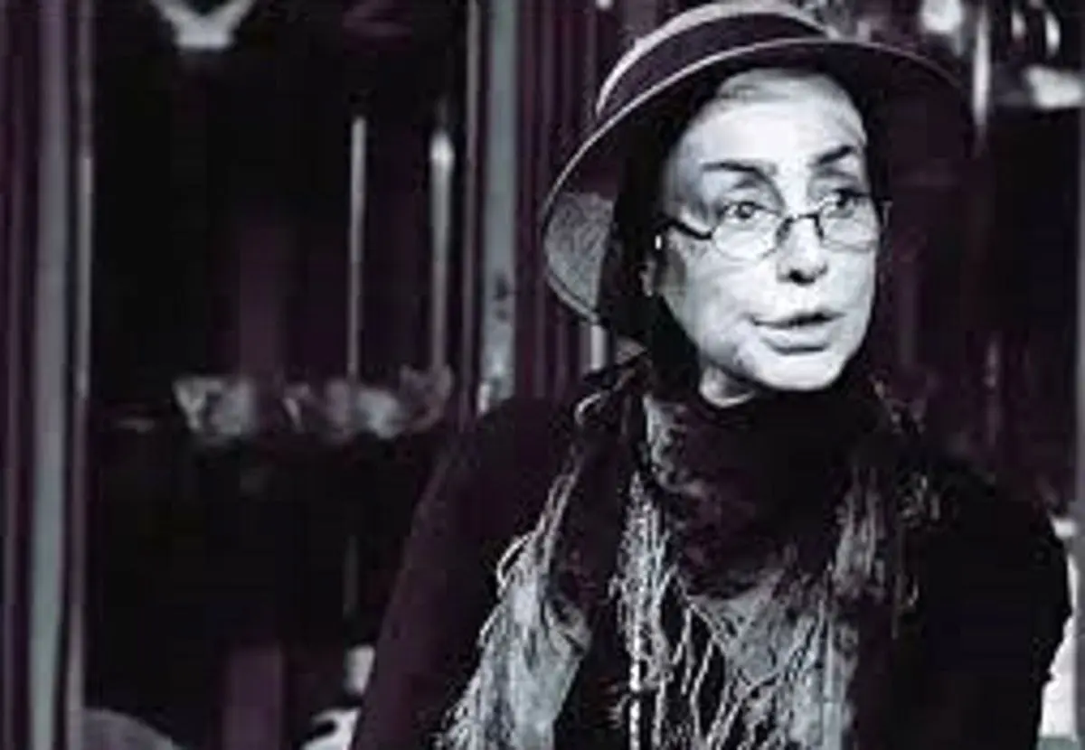 سفر در زمان؛ «جمیله فردین» بر سر مزار برادرش «محمدعلی فردین»؛ سال 1403 