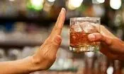 مطالعه جدید: نوشیدن کمترین میزان الکل هم خطر زوال عقل را افزایش می‌دهد