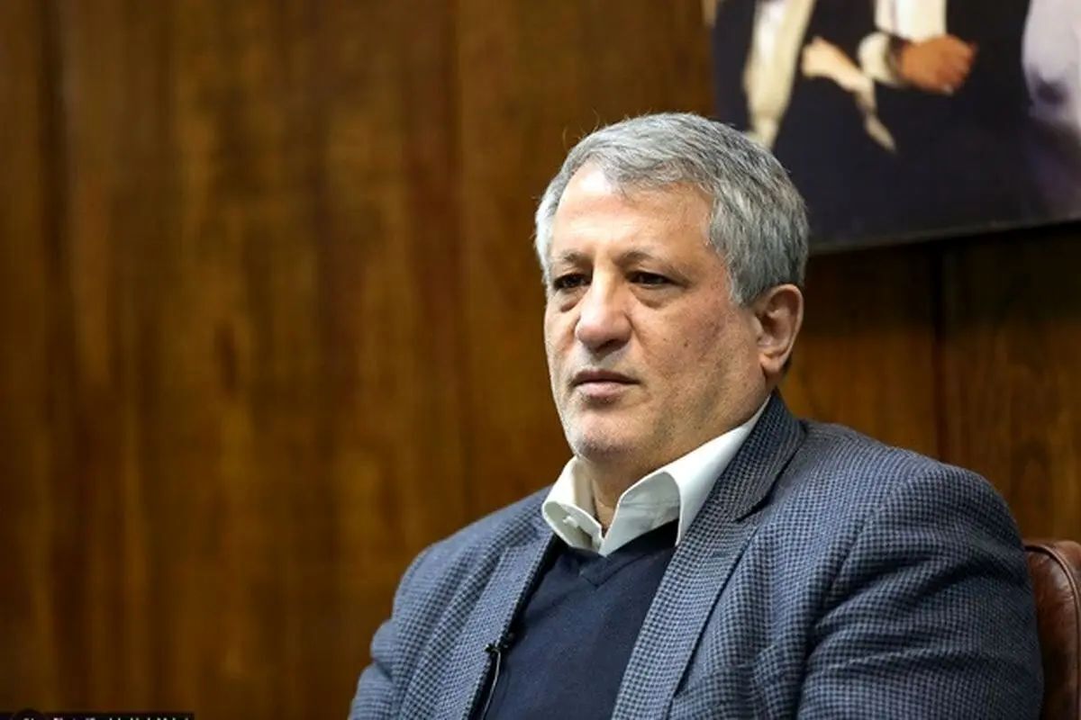 رسائی کنترل ندارد و هرچه میخواهد میگوید، او بود که استخر فرح را مطرح کرد/ ویدئو