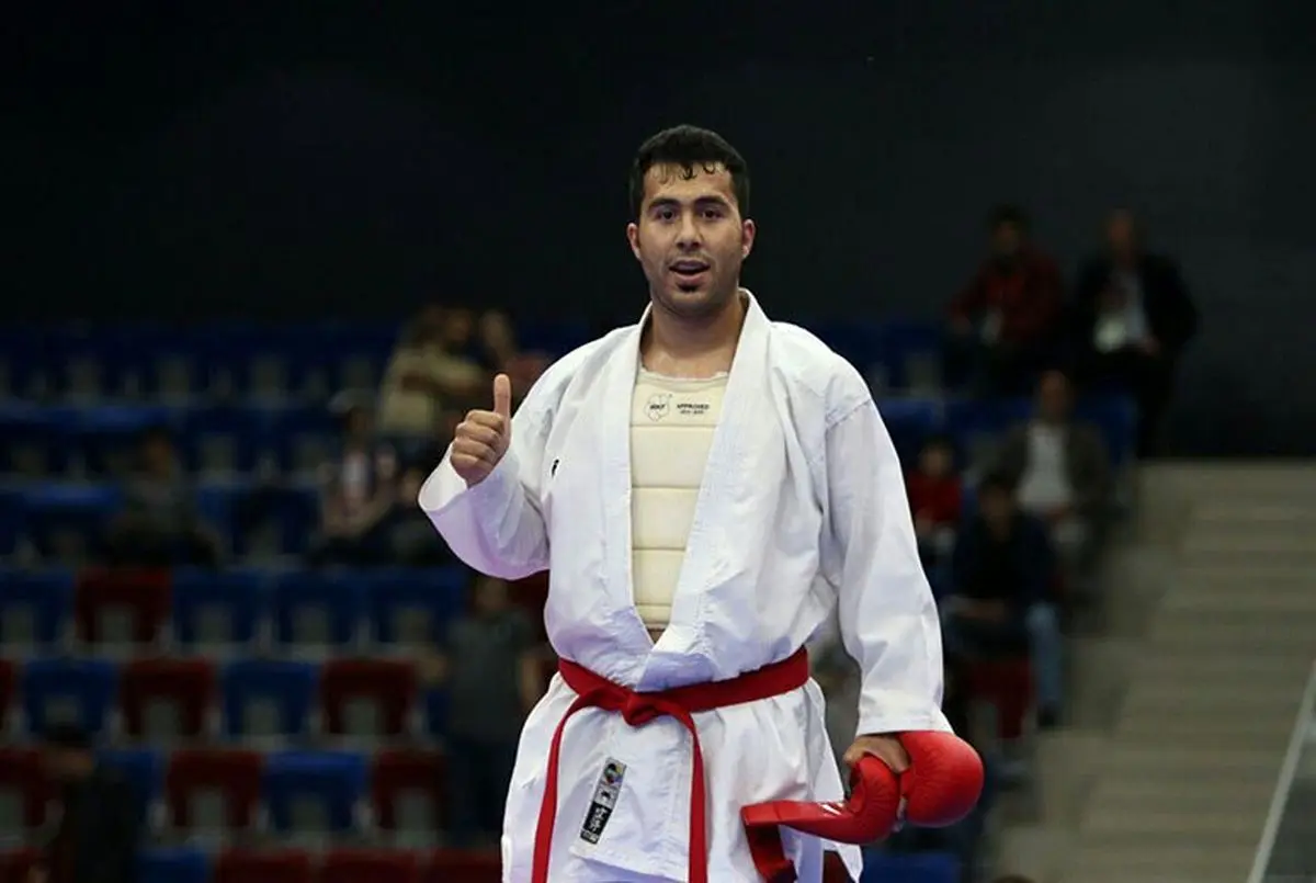 مدال طلا بر گردن سجاد گنج زاده