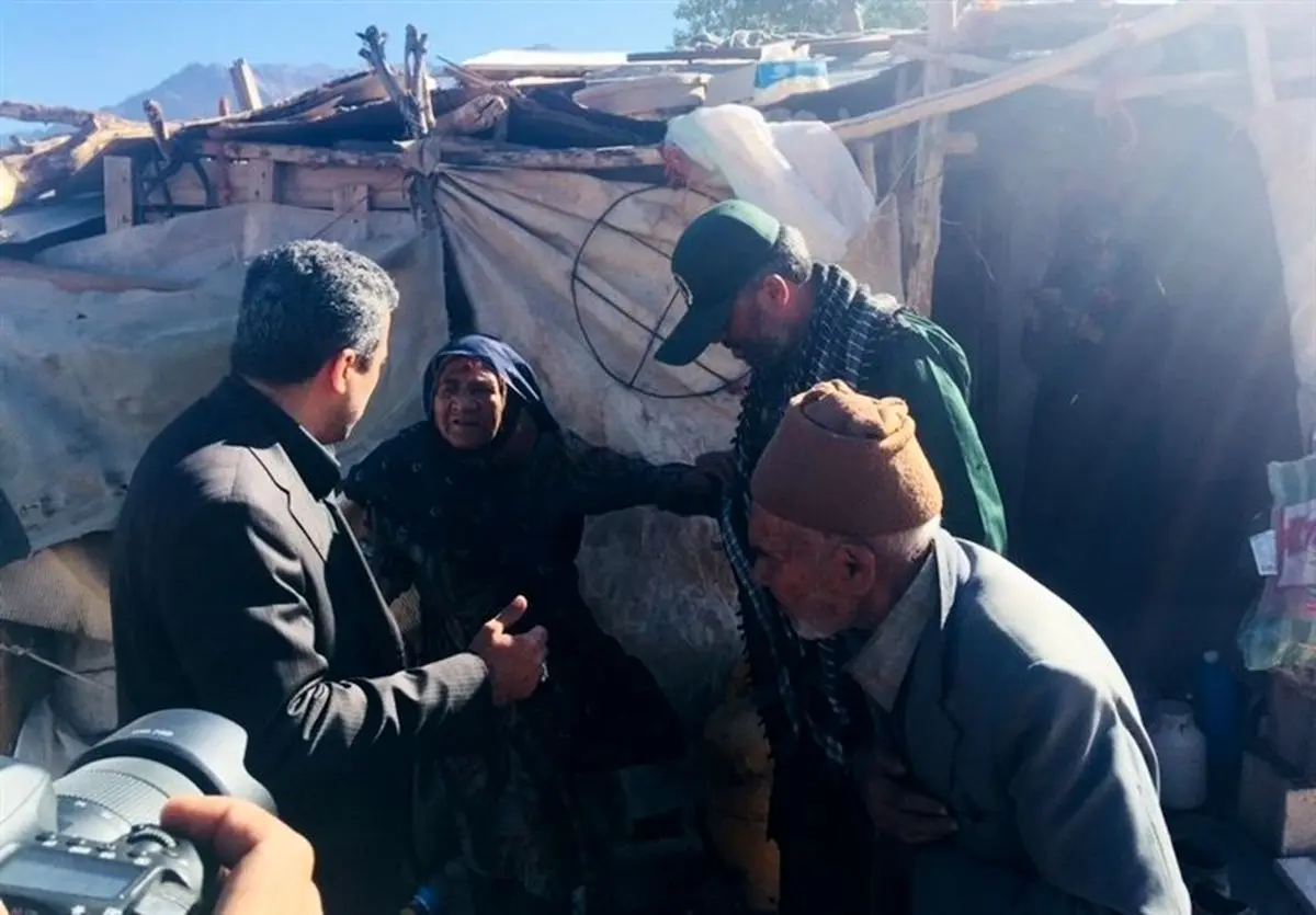 زندگی سخت در یک اتاق برای پدر و مادر شهید دشتی+تصاویر