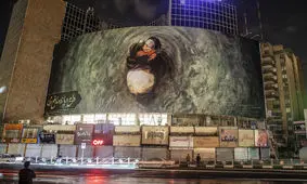 دیوارنگاره میدان ولی‌عصر عاشورایی شد/ دل به دریا زده مدافع حرمی