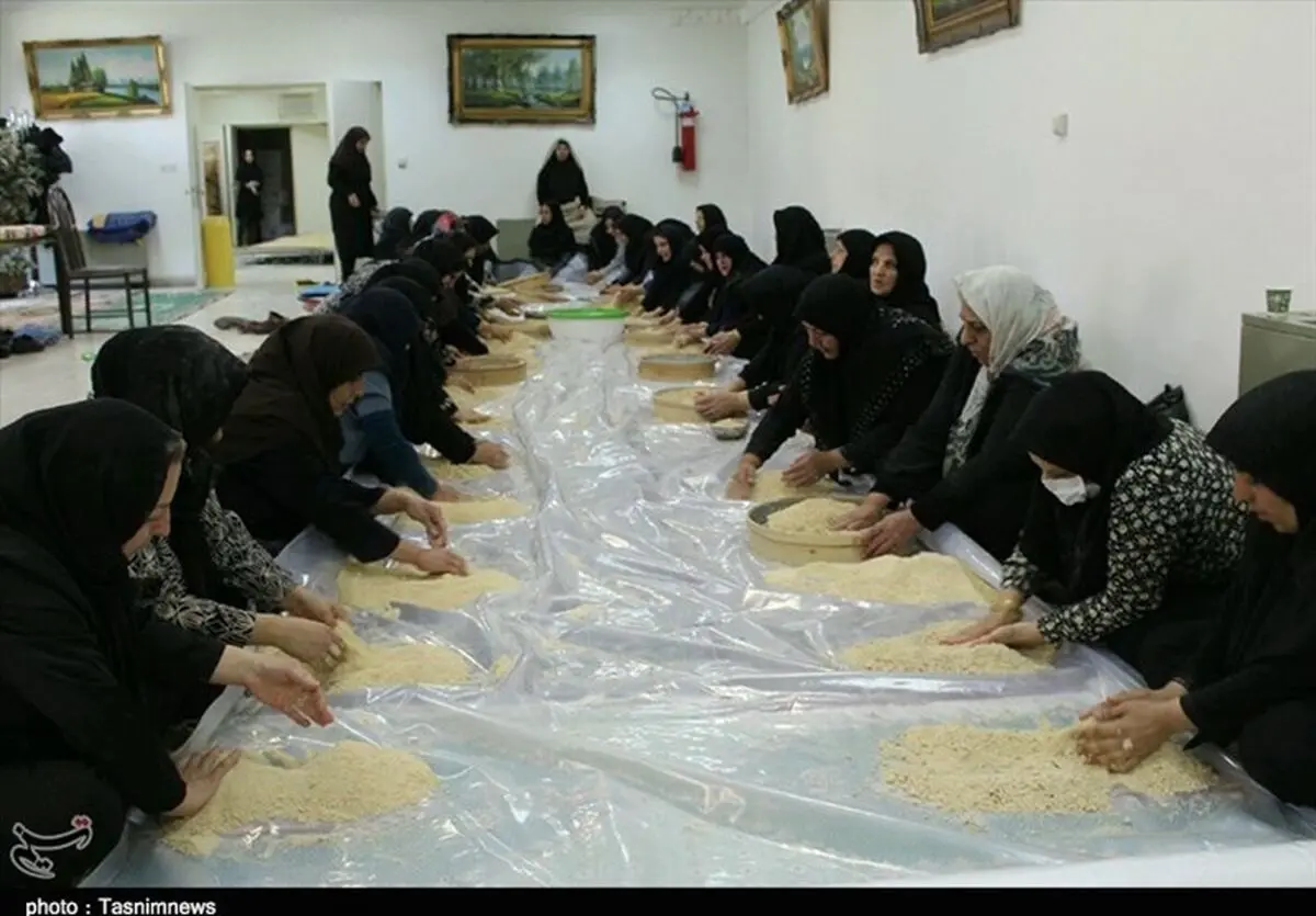 پخت ۱۳۰۰ کیلوگرم حلوا در حسینیه اعظم زنجان به روایت تصویر