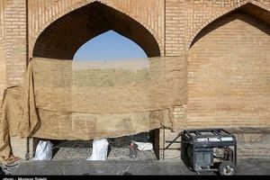 پل ۴۰۰ساله اصفهان آشفته‌تر از همیشه؛ ایمن‌سازی موقت سی‌وسه‌‌پل + تصاویر