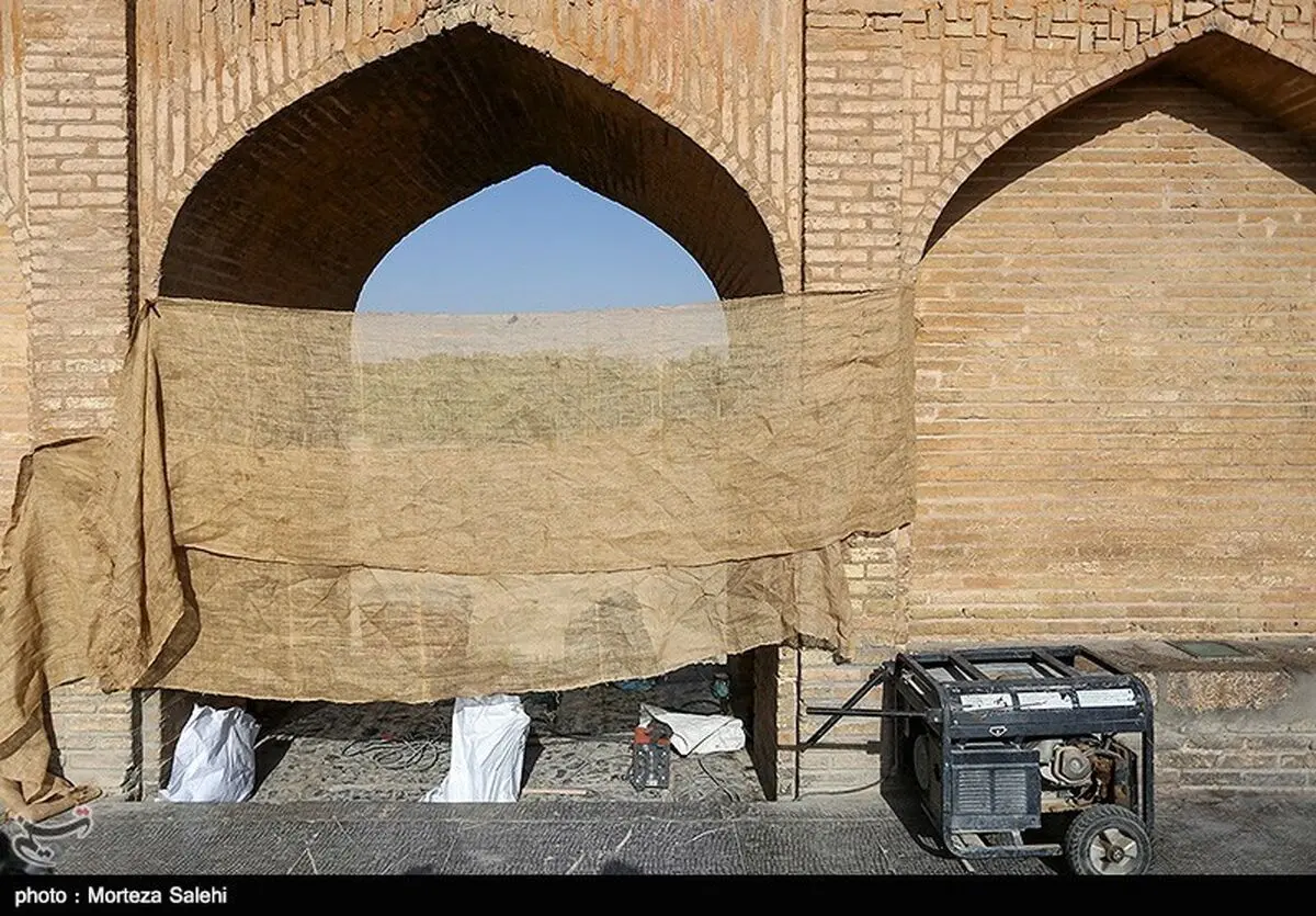 پل ۴۰۰ساله اصفهان آشفته‌تر از همیشه؛ ایمن‌سازی موقت سی‌وسه‌‌پل + تصاویر