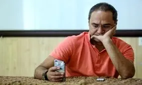 عباس جدیدی در حال جدا کردن شاخ بز+عکس