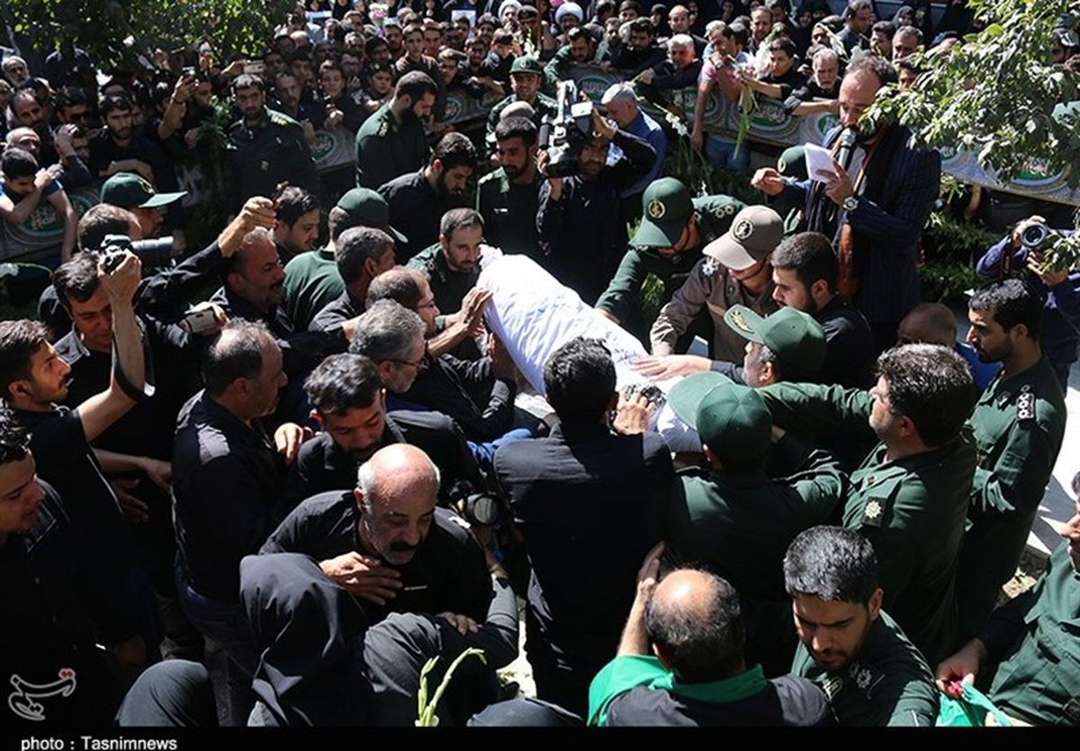 پیکر ۱۱ شهید دفاع مقدس و مدافع حرم در مشهد تشییع شد