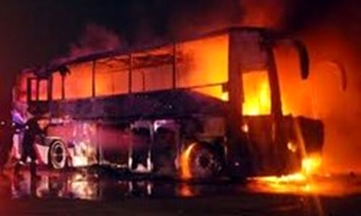 مصدومیت 26 مسافر در اثر برخورد اتوبوس با تریلی حمل سوخت در کاشان+اسامی مصدومین