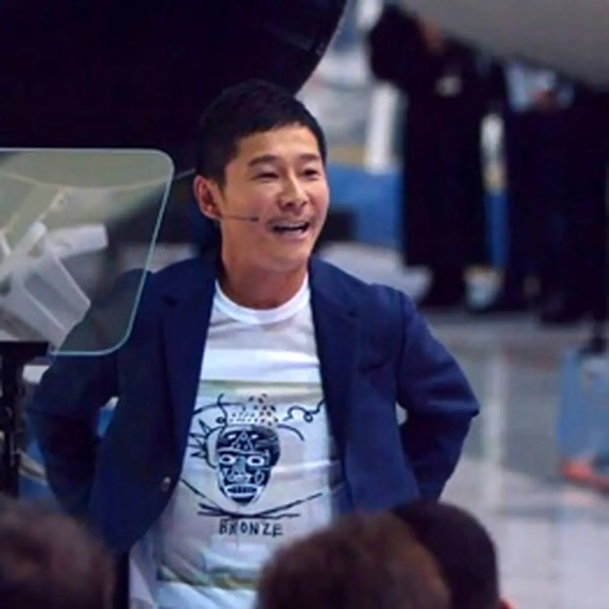 ۸ هنرمند همراه با میلیاردر ژاپنی به ماه سفر می‌کنند