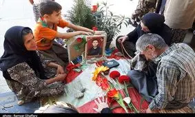 روایتی از روزهای تنهایی خانواده شهدای "حادثه تروریستی مریوان"| فرزندم برای حفظ امنیت کشور شهید شد/ جز سپاه هیچ مسئولی سراغ‌مان نیامده است