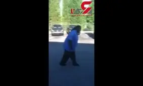 حرکات نمایشی عجیب مرد چاق در خیابان