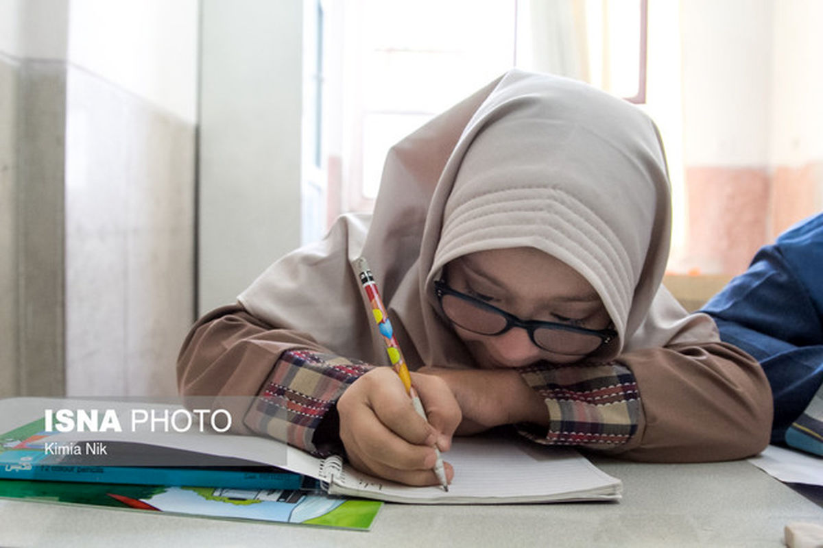 توزیع ۶۰۰ هزار جلد کتاب بین دانشآموزان استثنایی/ امکان استمرار خدمت بازنشستگان طبق قانون