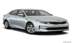 قیمت خودروهای وارداتی در داخل و خارج ایران / اسپورتیج، لندکروز و سورنتو با چه مبلغی خرید و فروش می‌شوند؟