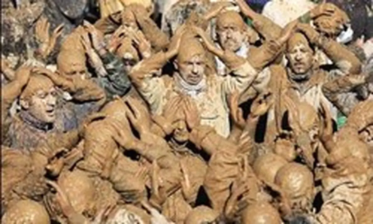 «گِل‌مالی» اوج ارادت عاشقانه مردم لر/ نوای «چَمِرونه» بر حال و هوای لرستان غم پاشید