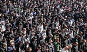 نماز باشکوه ظهر عاشورا در قم برگزار شد