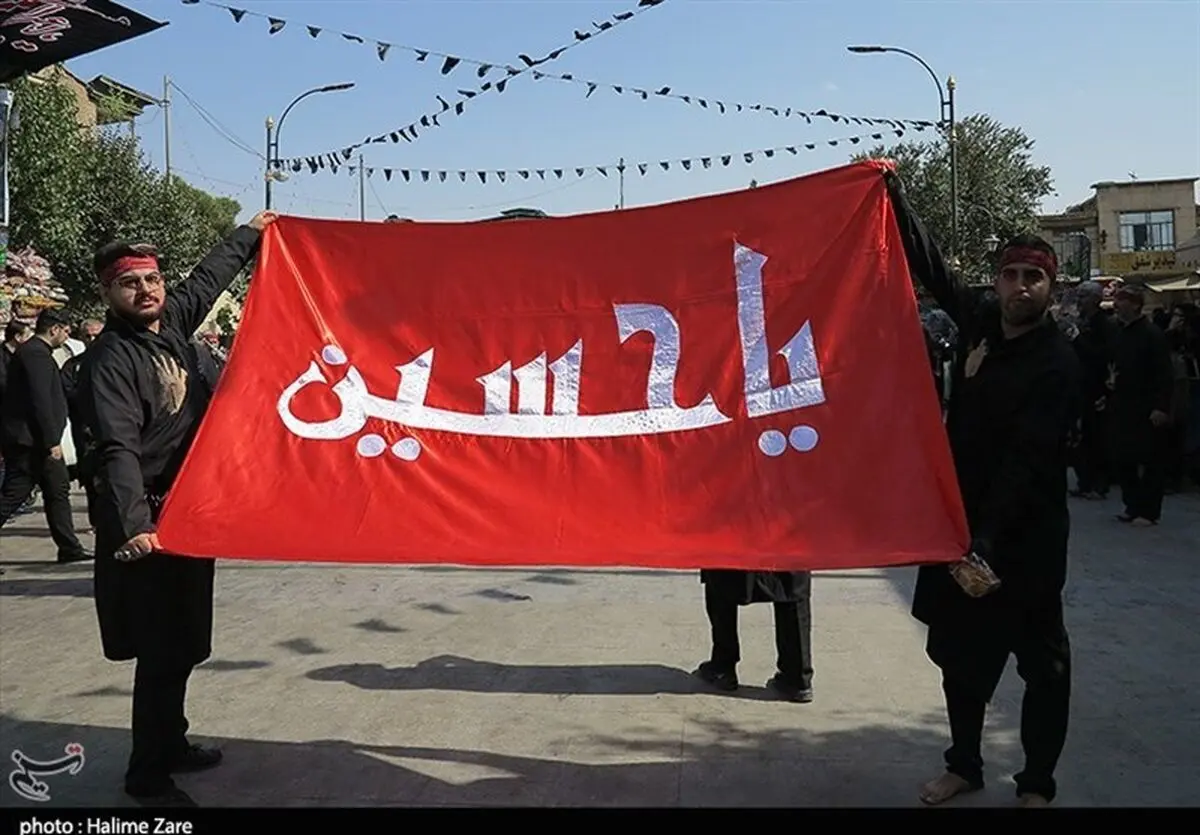 اقامه عزای حسینی در شیراز؛ نماز ظهر عاشورا در حرم مطهر شاهچراغ(ع) برپا شد