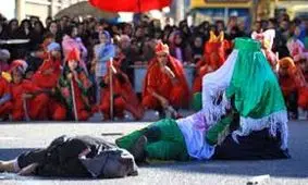 ویدیو/ لحظه فوت پیرخادم حسینی در حین تعزیه خوانی