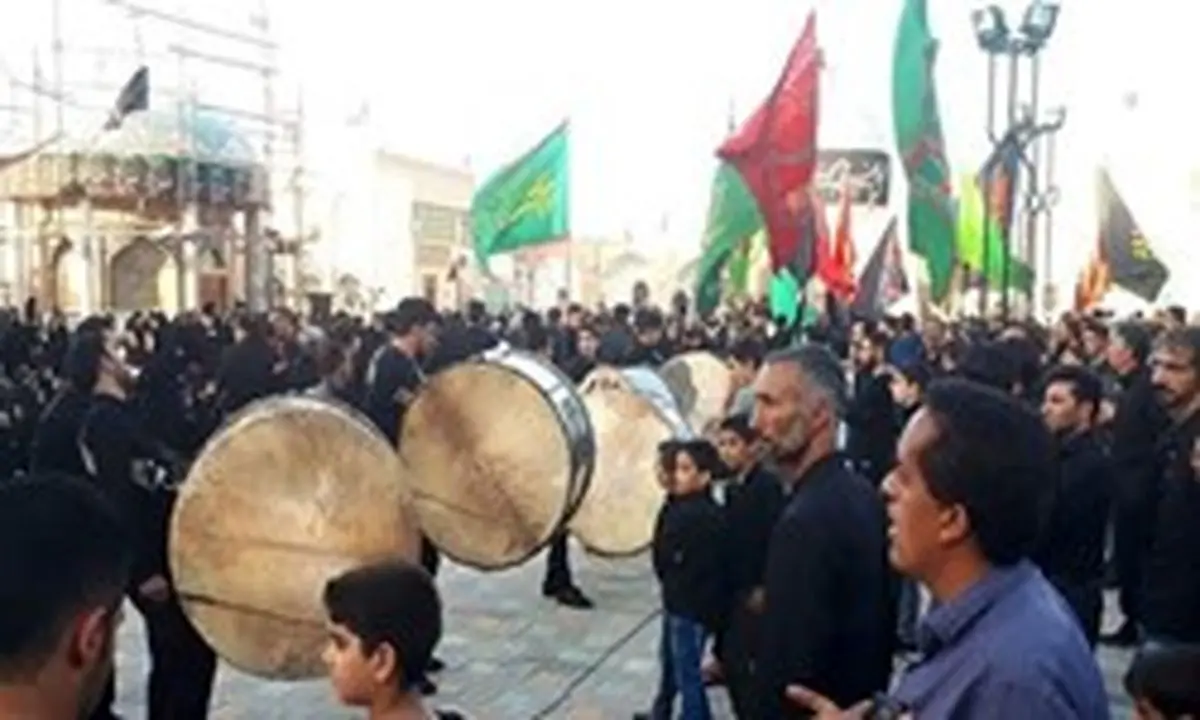 نخل‌گردانی هیئات هفتگانه در نایین+تصاویر