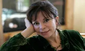 بنیاد ملی کتاب آمریکا به ایزابل آلنده جایزه می‌دهد