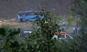 مصدومیت ۱۹ مسافر به دلیل واژگونی مینی بوس در سنندج