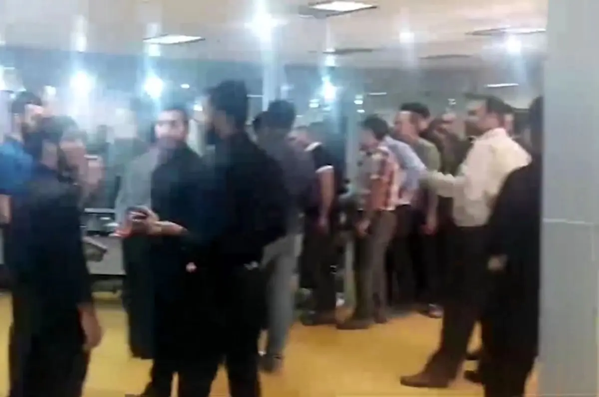 صف کشیدن اهوازی ها برای اهدای خون به هم‌وطنانشان