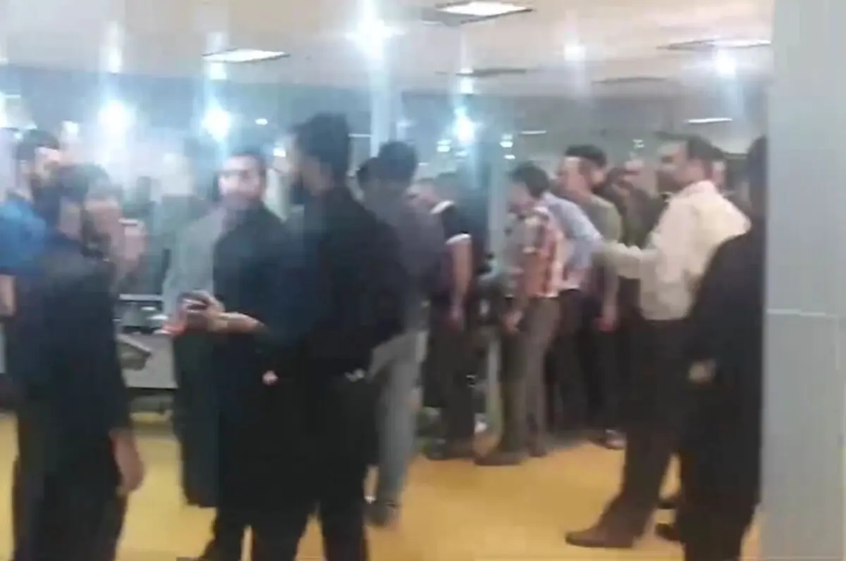 صف کشیدن اهوازی ها برای اهدای خون به هم‌وطنانشان