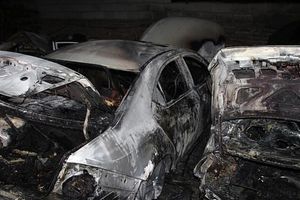 آتش گرفتن ۷ خودرو در پارکینگ روباز بلوار ارتش + تصاویر