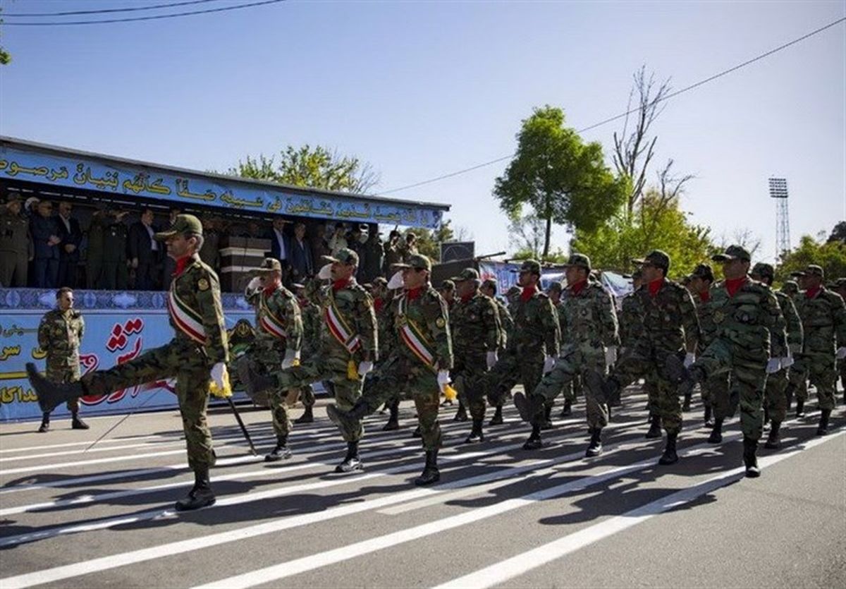 رژه نیروهای مسلح در شیراز برگزار شد