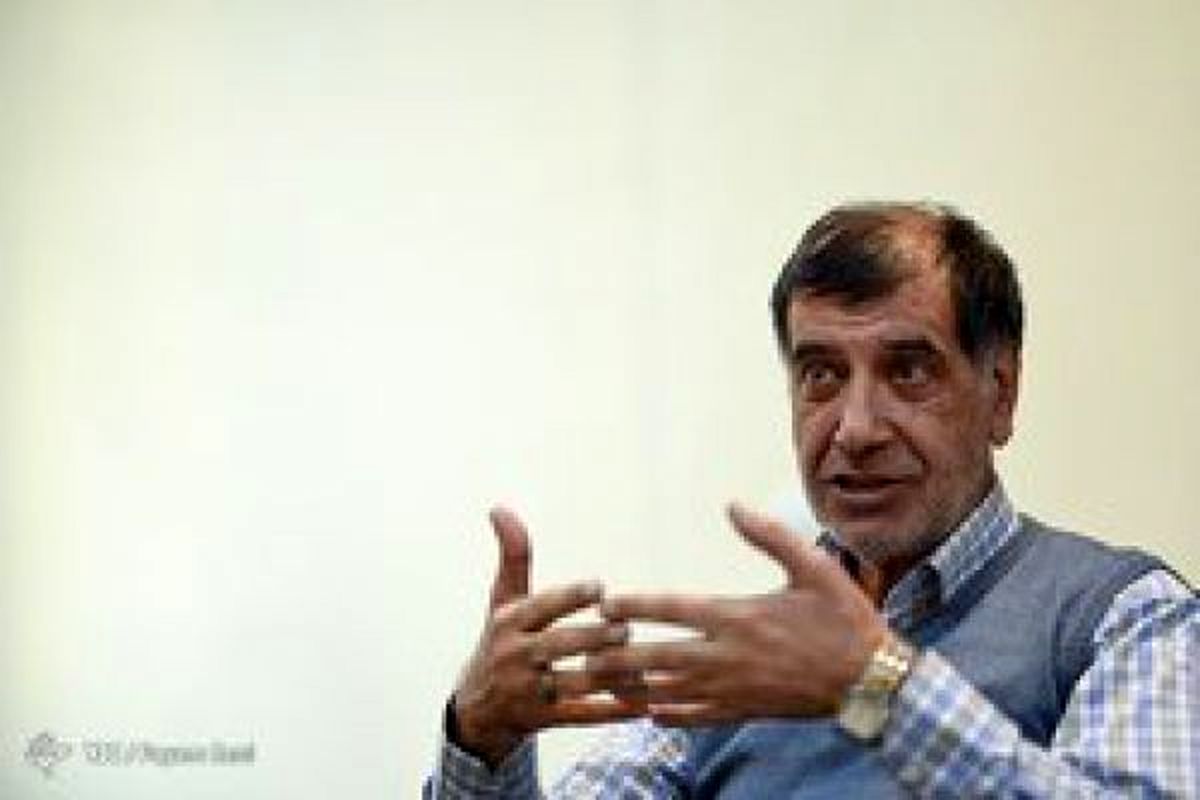 احمدی نژاد خود را منجی عالم بشریت می داند/ طرح عبور از روحانی در شرایط امروز کشور به صلاح نیست/ استیضاح وزرا در مجلس بدون راهبرد فایده ای ندارد