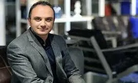 ژست عاشقانه «احسان کرمی» در کنار همسرش/عکس