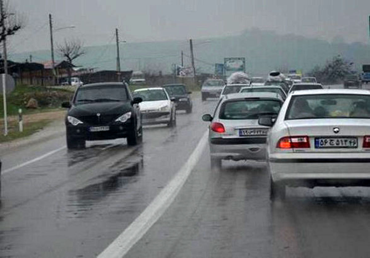بارش باران در برخی جادههای کشور