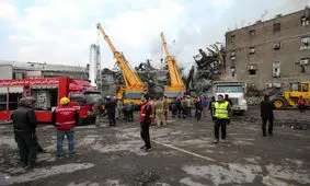 فیلم /راننده زن تریلی از ارومیه به کمک جمع آوری آوار پلاسکو آمد
