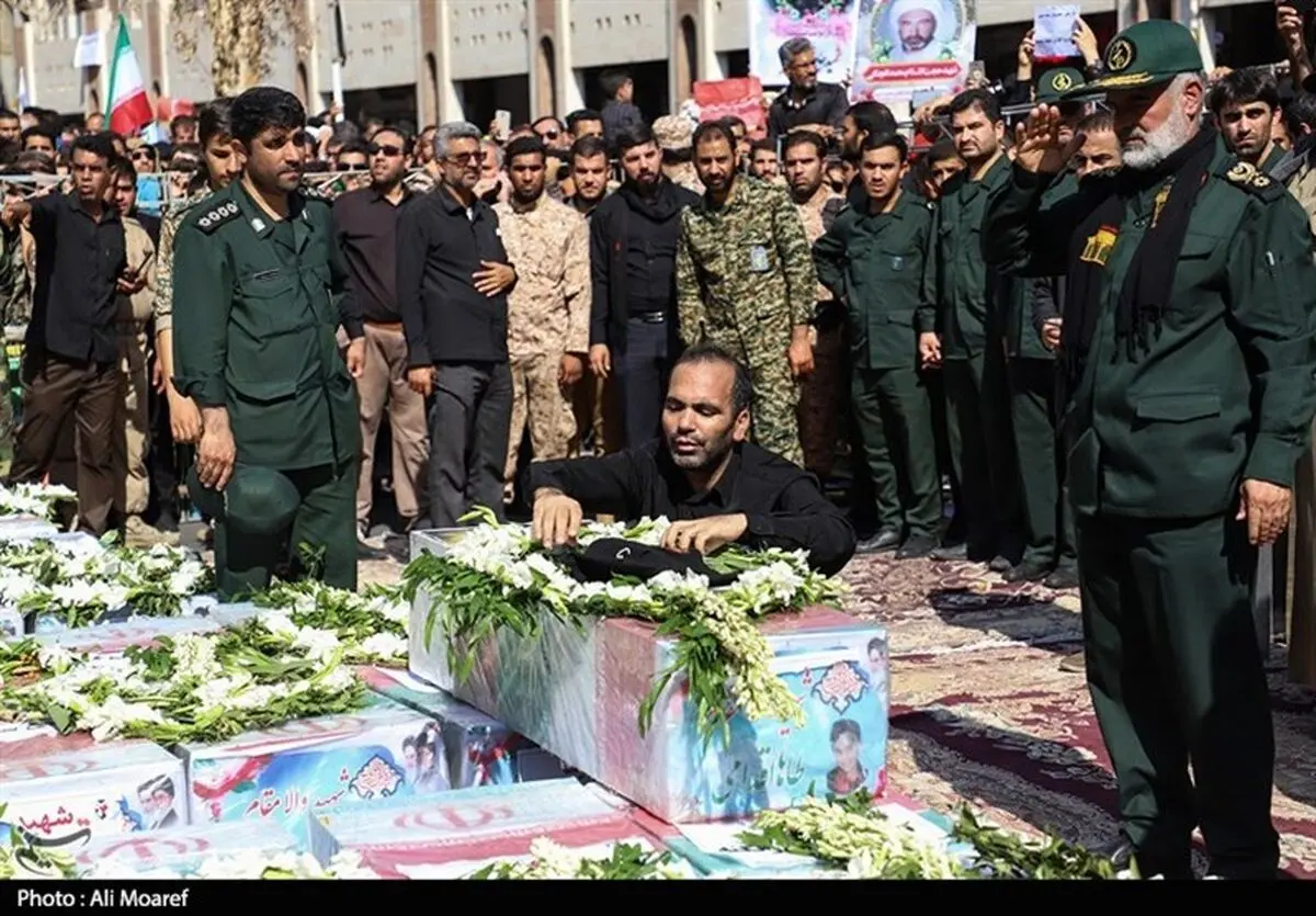 حضور جوانان و نوجوانان‌ انقلابی در تشییع پیکر شهدای حادثه تروریستی اهواز
