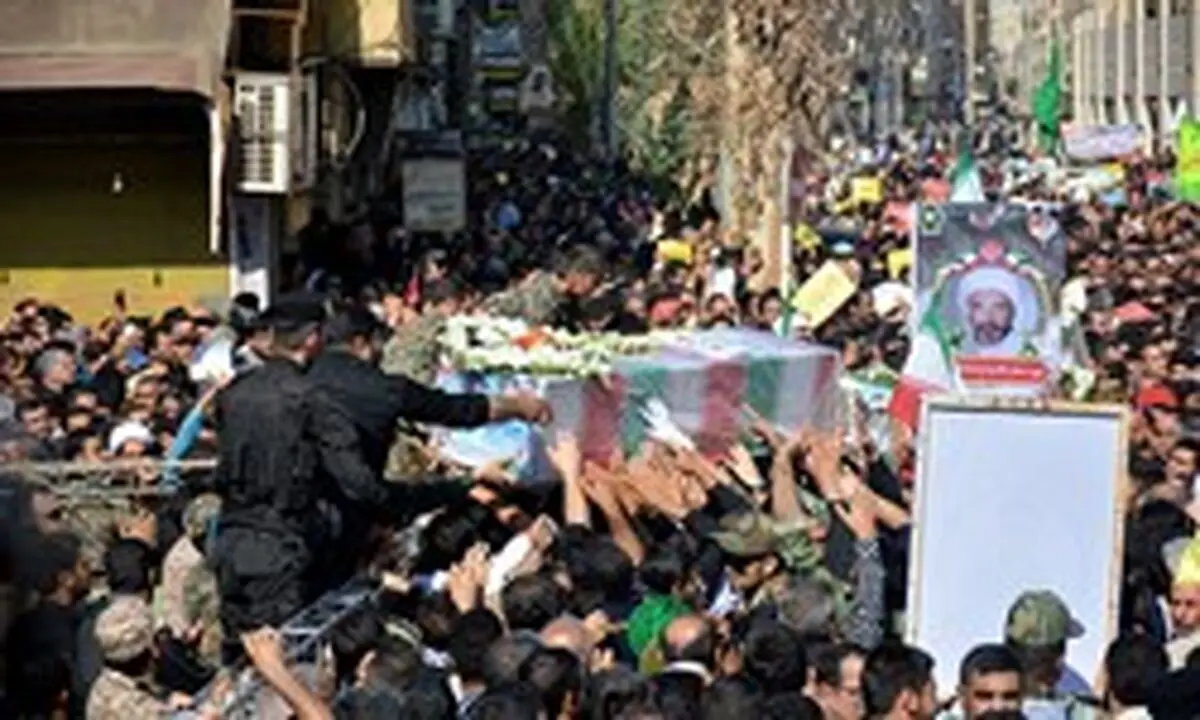 تشییع پیکر یکی از شهدای حادثه تروریستی اهواز در بارگاه منور امام رضا(ع)