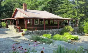 خانه ای که از روزنامه ساخته شده است!