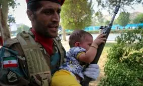 ویدئو/لحظه نجات کودک توسط سرباز ارتش در حمله تروریستی اهواز