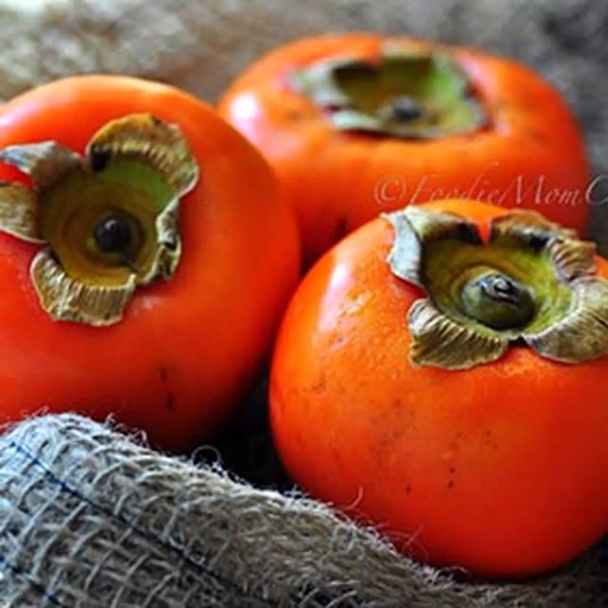 این افراد هرگز خرمالو نخورند