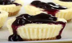 طرز تهیه مینی چیزکیک با سس شاتوت