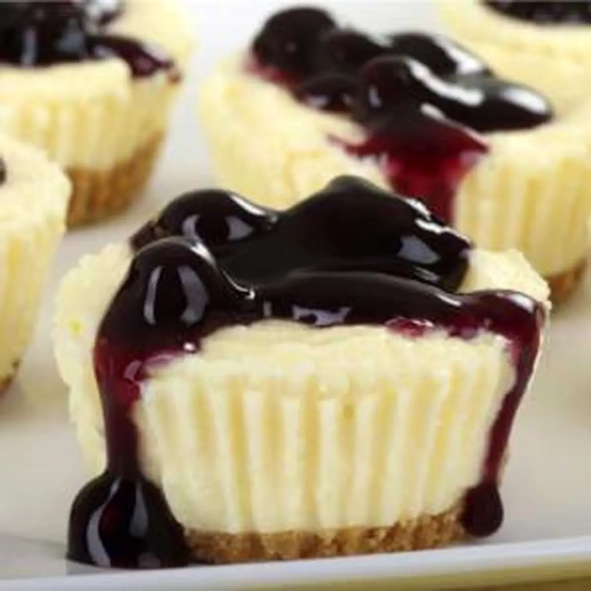 طرز تهیه مینی چیزکیک با سس شاتوت