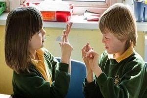 آموزش زبان اشاره به والدین کودکان ناشنوا در دستور کار است