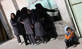 هفت خان مدارس دولتی برای ثبت نام افغان‌ها: کارنامه سال قبل، پرداخت کمک‌های مردمی و هزینه آزمون ورودی/ یک مددکار اجتماعی: به خانواده‌ها می‌گویند امسال ظرفیت نداریم سال بعد فرزندتان را بیاورید