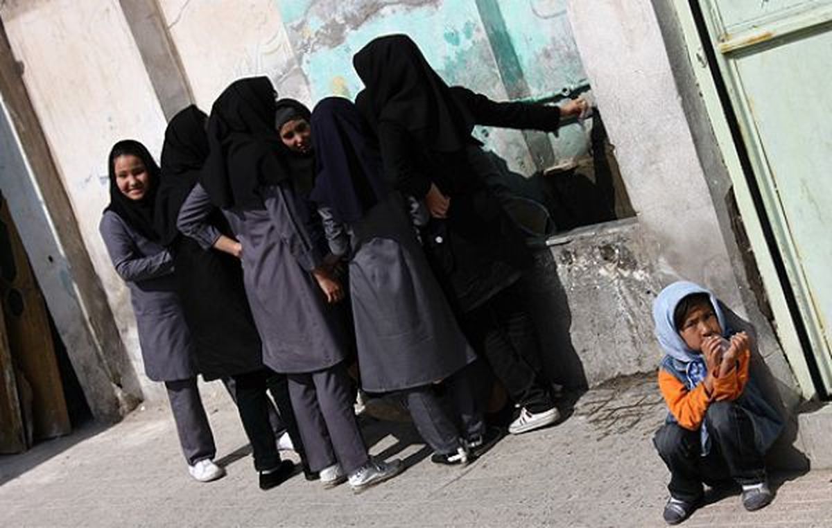 هفت خان مدارس دولتی برای ثبت نام افغانها: کارنامه سال قبل، پرداخت کمکهای مردمی و هزینه آزمون ورودی/ یک مددکار اجتماعی: به خانوادهها میگویند امسال ظرفیت نداریم سال بعد فرزندتان را بیاورید